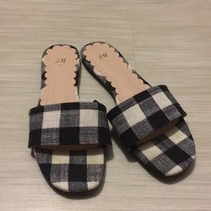 H&M Black and white Slides 7.5